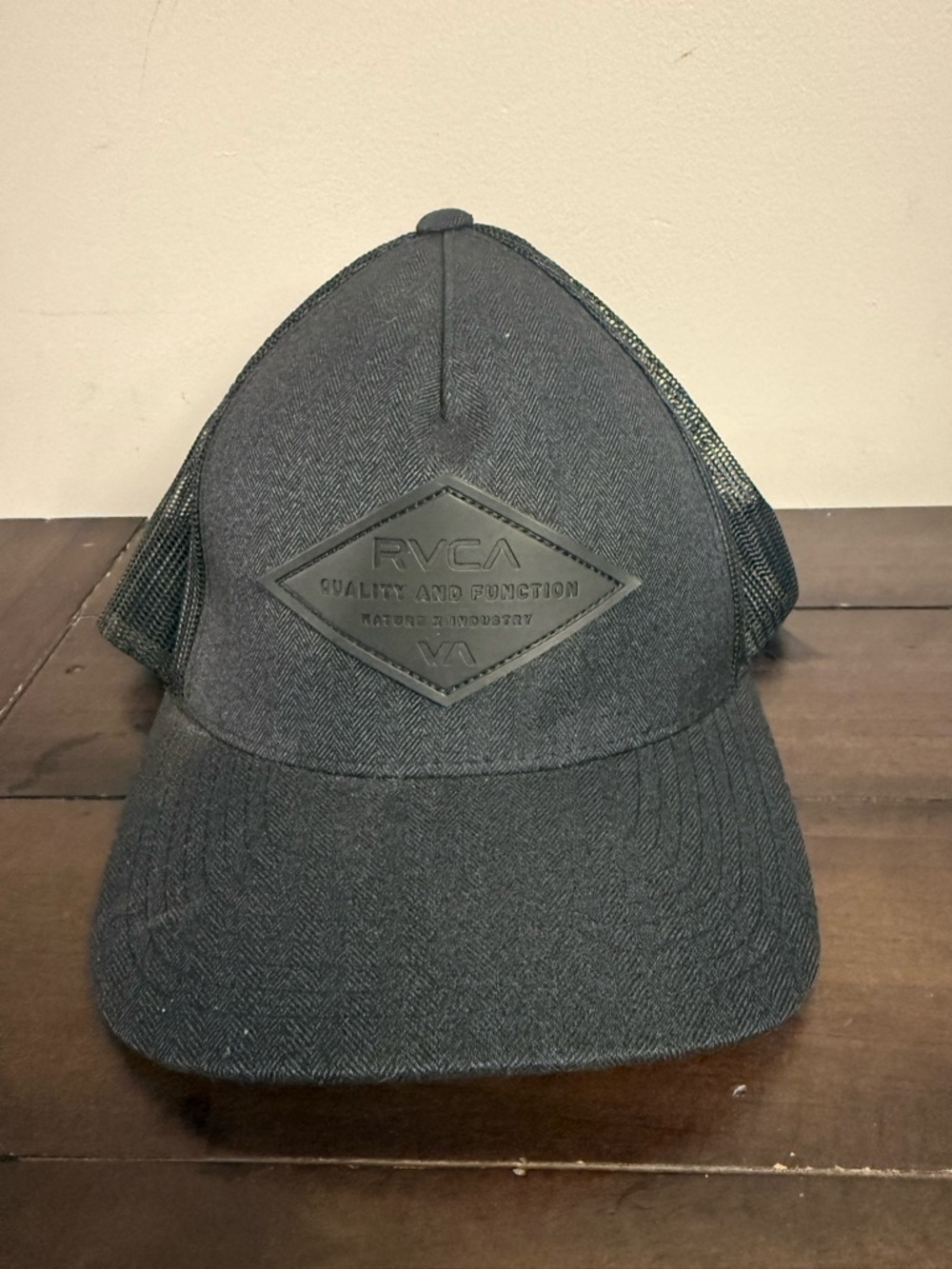 RVCA Black Mesh Trucker Hat Snapback Mid Fit Surf Skate Streetwear Cap